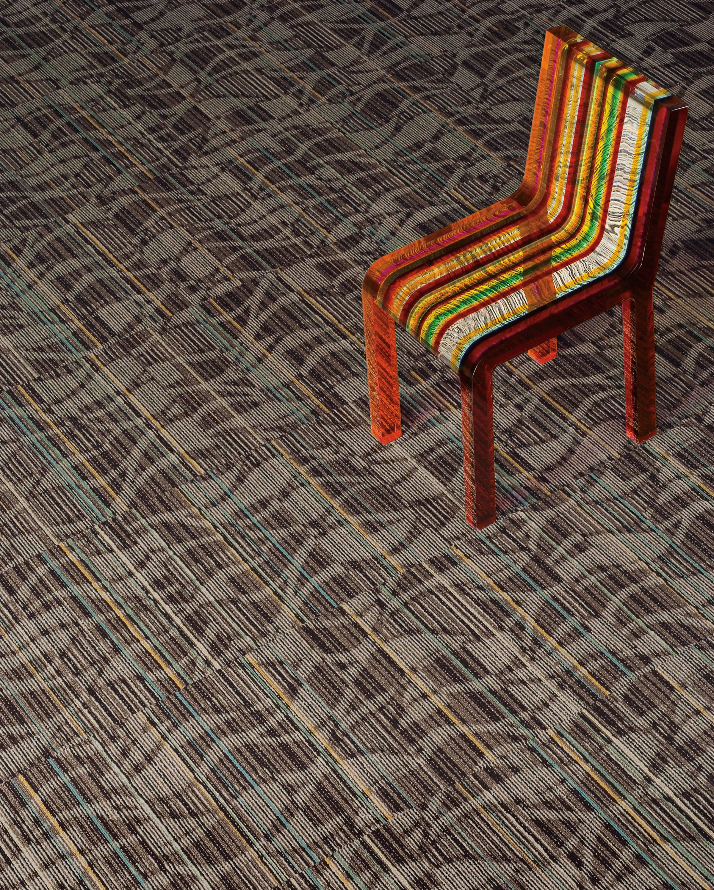 Interface Miramar Colores carpet tile in heightened view with multicolored chair imagen número 3